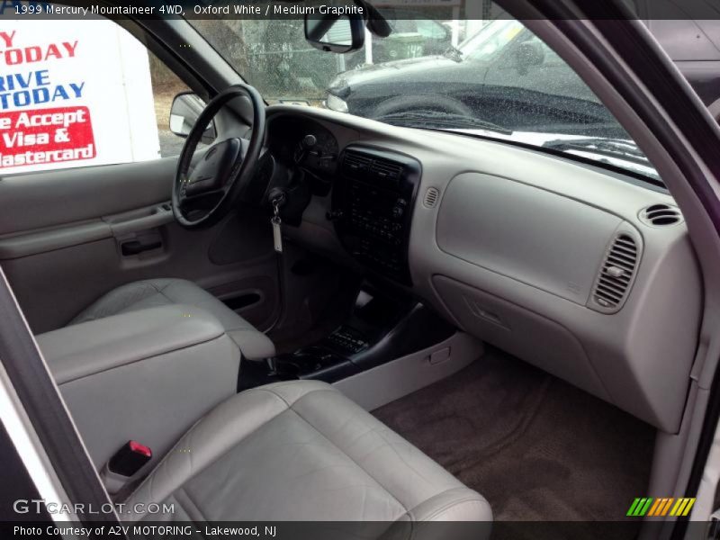 Oxford White / Medium Graphite 1999 Mercury Mountaineer 4WD