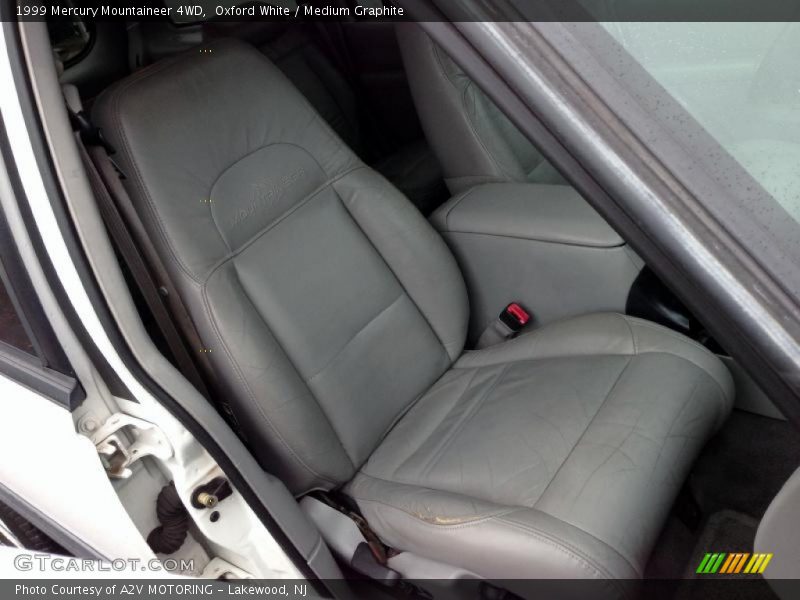 Oxford White / Medium Graphite 1999 Mercury Mountaineer 4WD