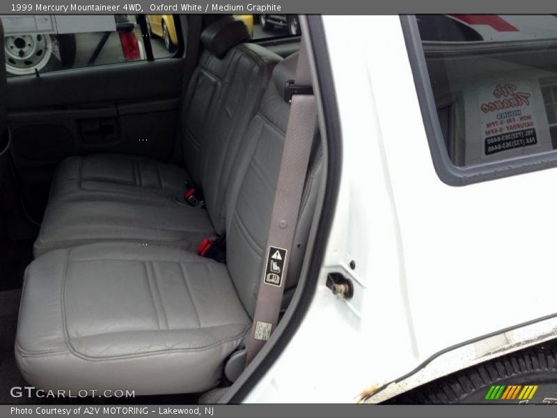 Oxford White / Medium Graphite 1999 Mercury Mountaineer 4WD