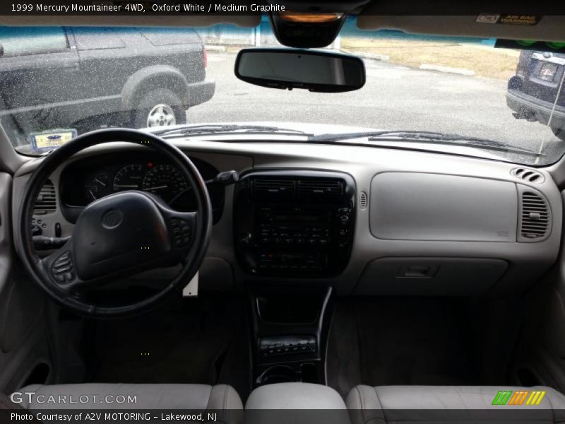 Oxford White / Medium Graphite 1999 Mercury Mountaineer 4WD