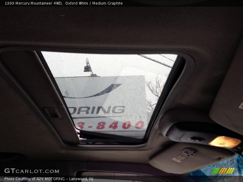 Oxford White / Medium Graphite 1999 Mercury Mountaineer 4WD