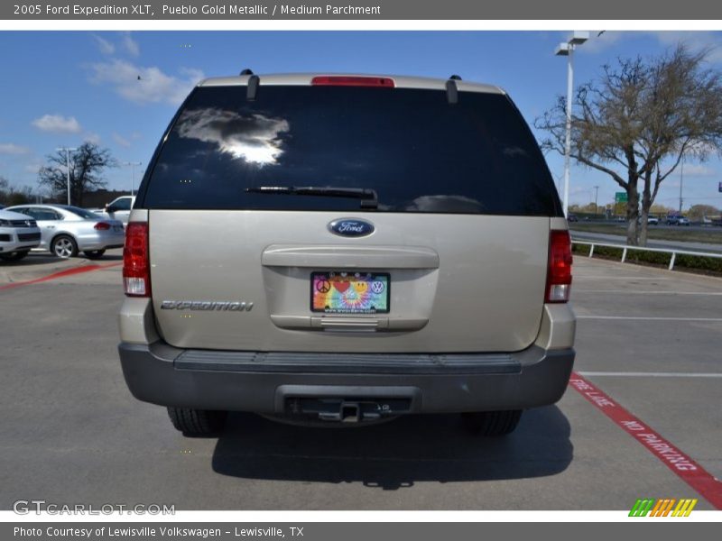 Pueblo Gold Metallic / Medium Parchment 2005 Ford Expedition XLT
