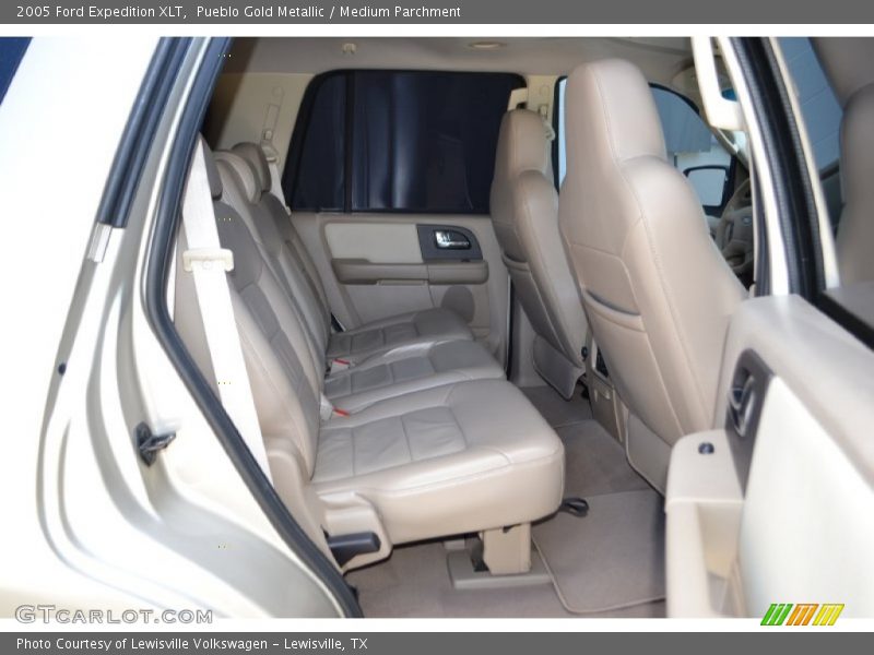 Pueblo Gold Metallic / Medium Parchment 2005 Ford Expedition XLT