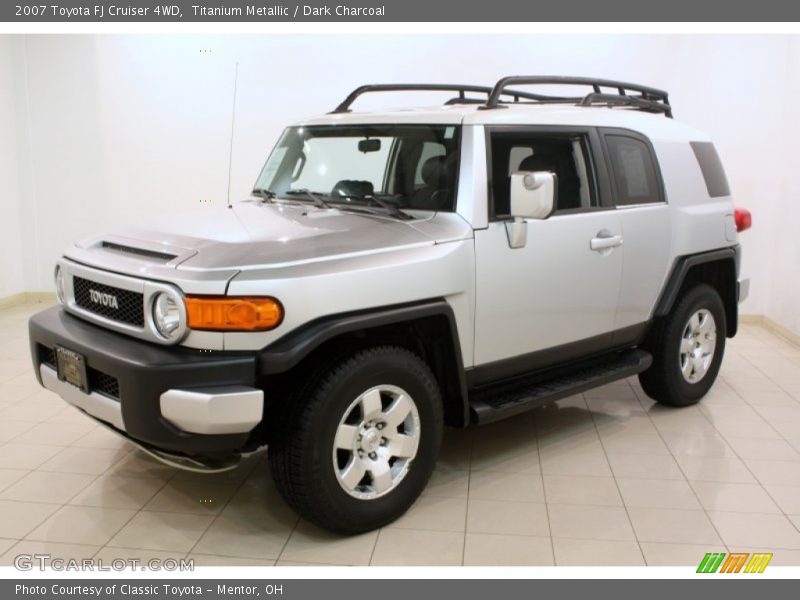 Front 3/4 View of 2007 FJ Cruiser 4WD