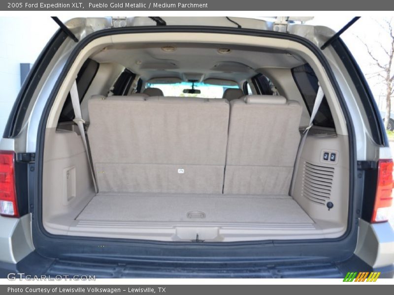 Pueblo Gold Metallic / Medium Parchment 2005 Ford Expedition XLT
