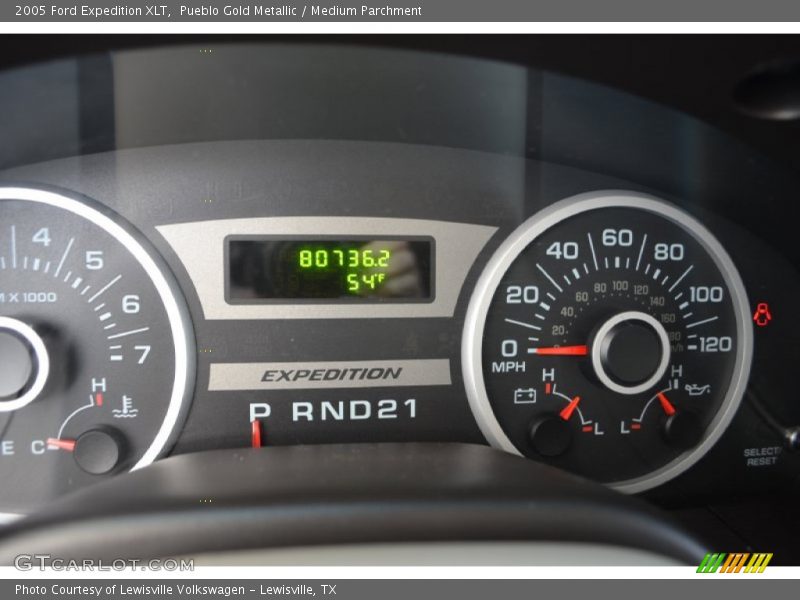 Pueblo Gold Metallic / Medium Parchment 2005 Ford Expedition XLT