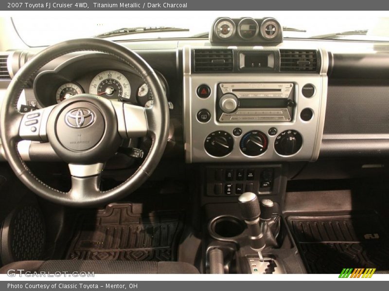 Dashboard of 2007 FJ Cruiser 4WD