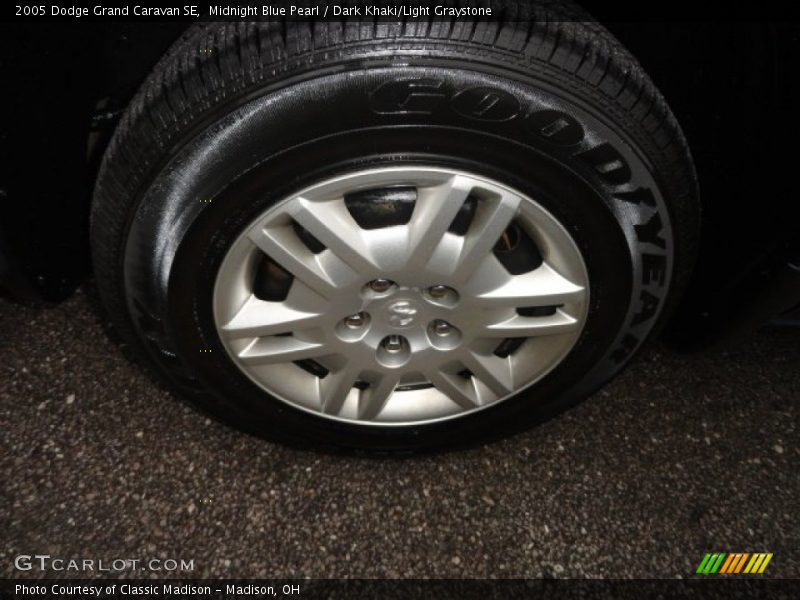 Midnight Blue Pearl / Dark Khaki/Light Graystone 2005 Dodge Grand Caravan SE