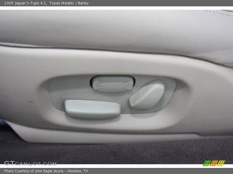 Controls of 2005 S-Type 4.2