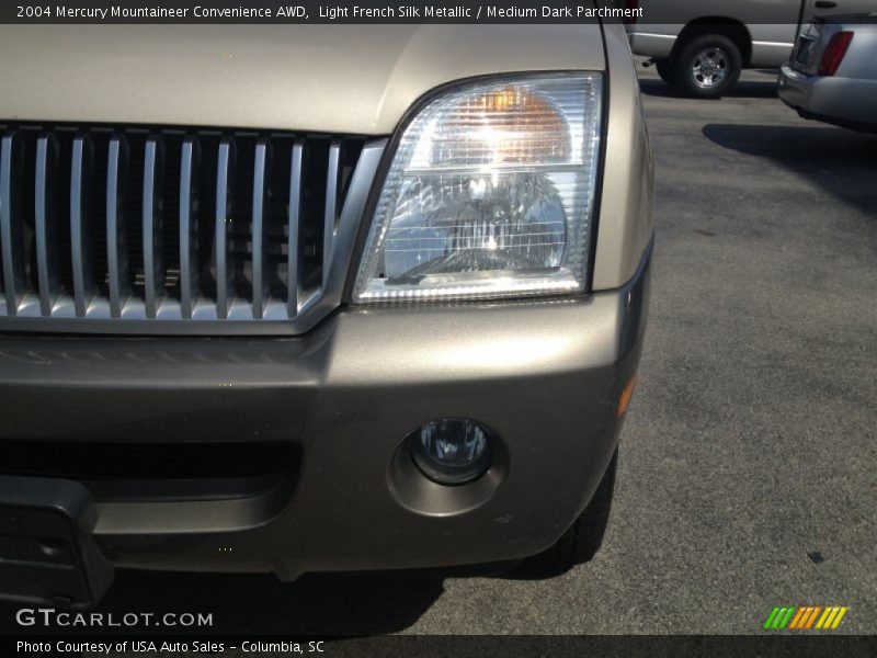 Light French Silk Metallic / Medium Dark Parchment 2004 Mercury Mountaineer Convenience AWD