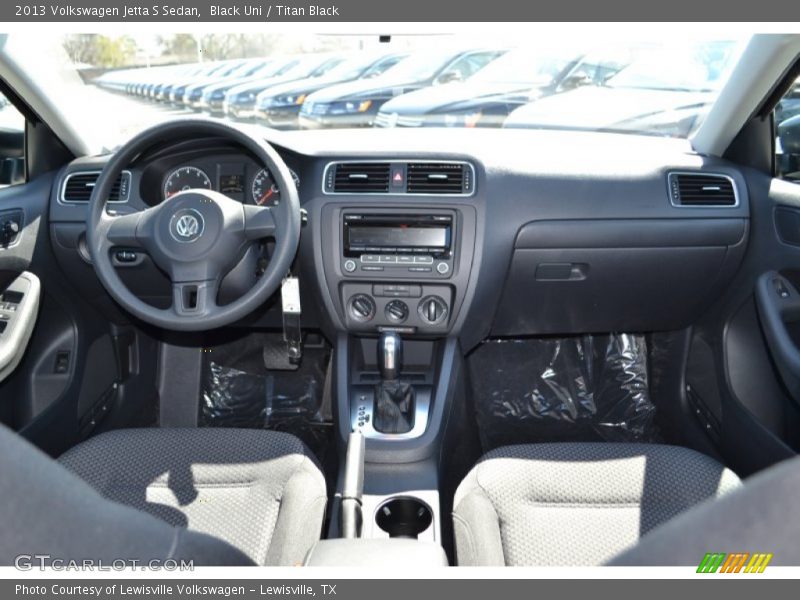 Black Uni / Titan Black 2013 Volkswagen Jetta S Sedan