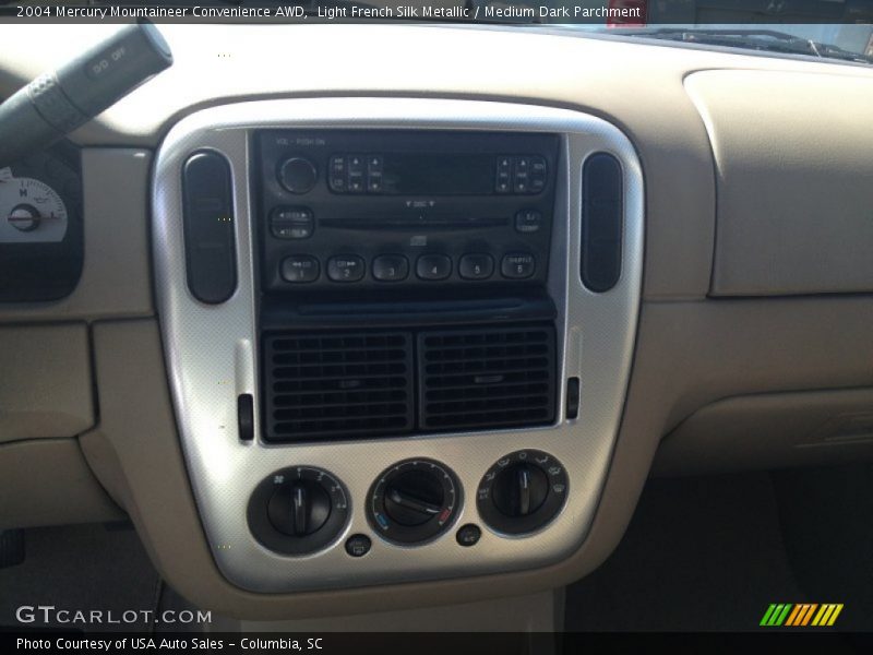 Light French Silk Metallic / Medium Dark Parchment 2004 Mercury Mountaineer Convenience AWD