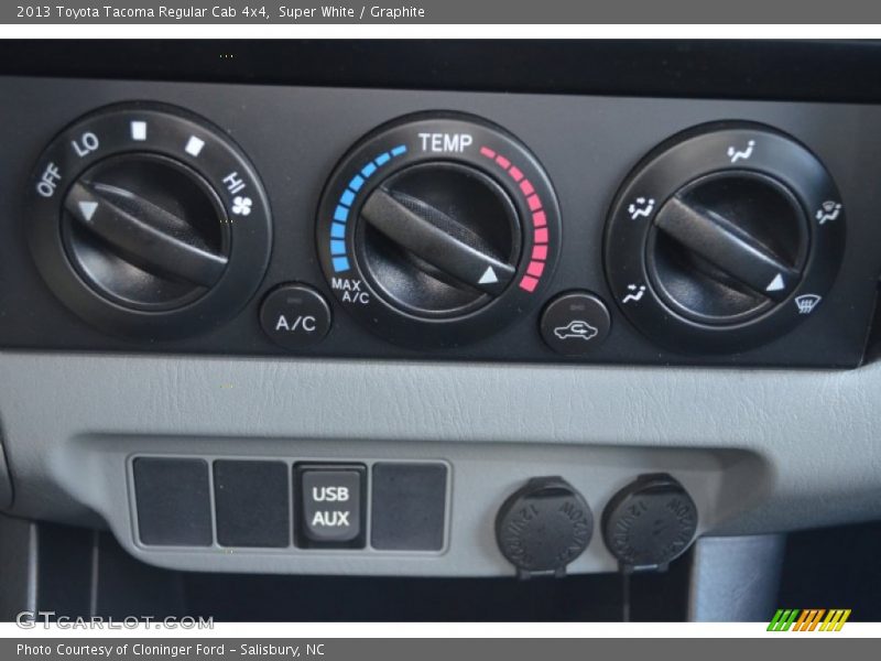 Super White / Graphite 2013 Toyota Tacoma Regular Cab 4x4