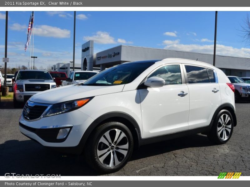 Front 3/4 View of 2011 Sportage EX