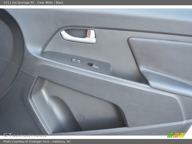 Clear White / Black 2011 Kia Sportage EX