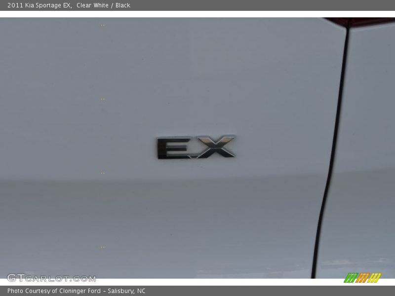 Clear White / Black 2011 Kia Sportage EX