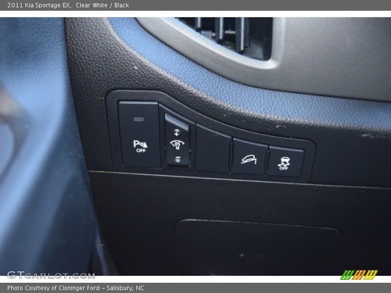 Clear White / Black 2011 Kia Sportage EX