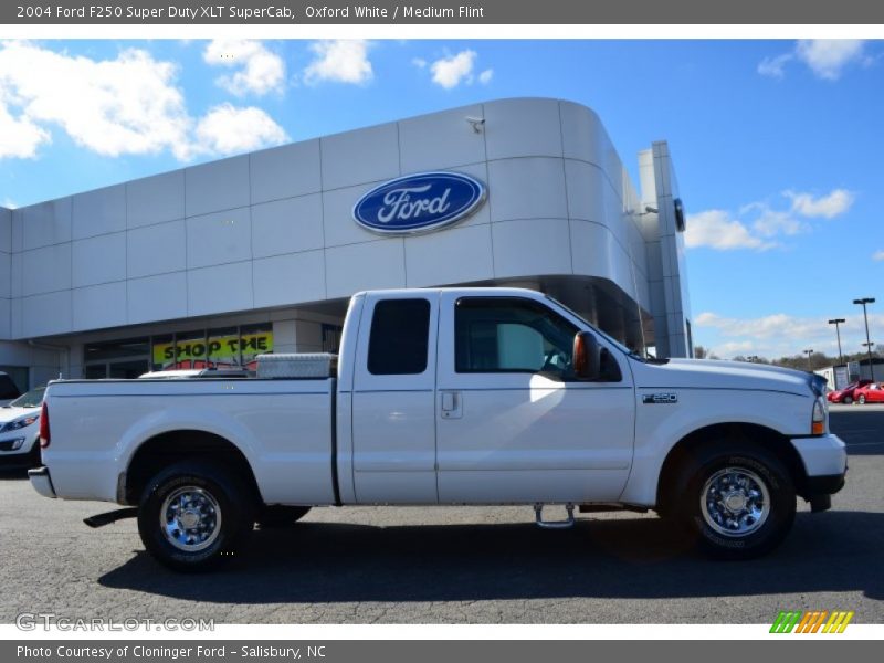 Oxford White / Medium Flint 2004 Ford F250 Super Duty XLT SuperCab