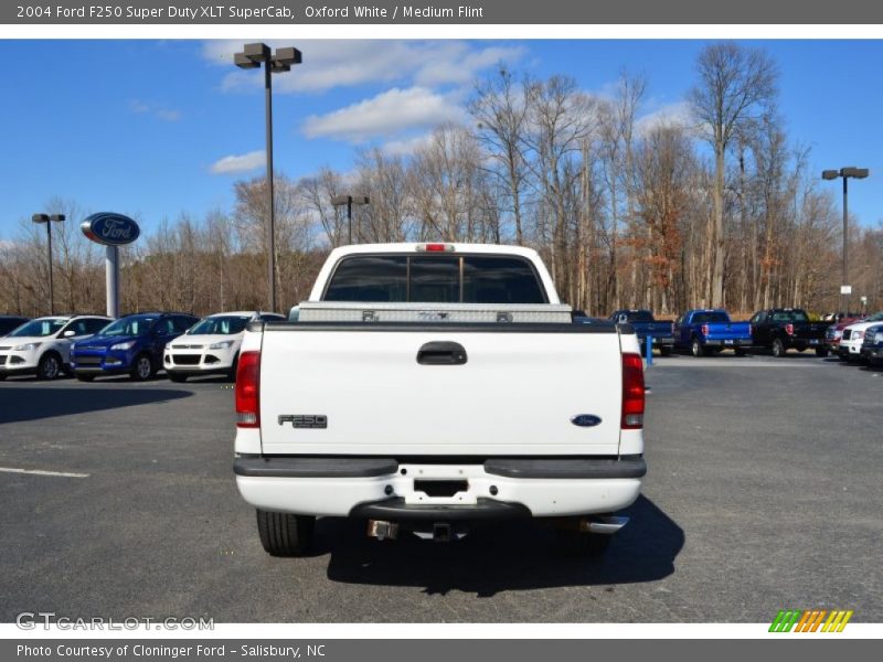 Oxford White / Medium Flint 2004 Ford F250 Super Duty XLT SuperCab