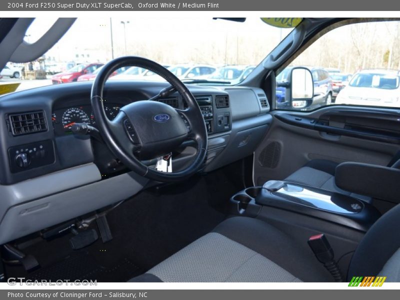 Dashboard of 2004 F250 Super Duty XLT SuperCab