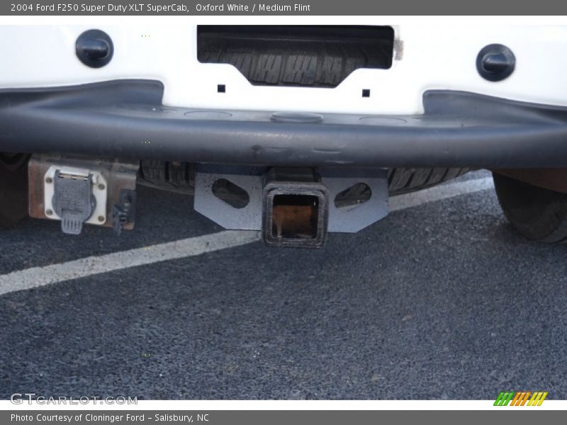 Oxford White / Medium Flint 2004 Ford F250 Super Duty XLT SuperCab