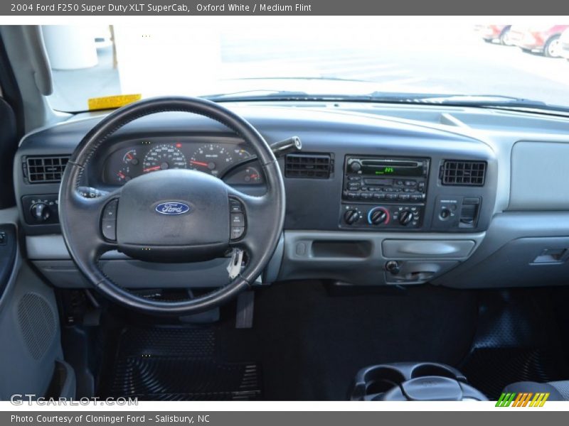 Dashboard of 2004 F250 Super Duty XLT SuperCab