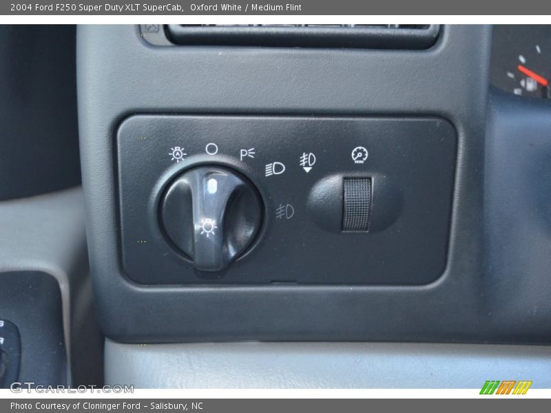Controls of 2004 F250 Super Duty XLT SuperCab