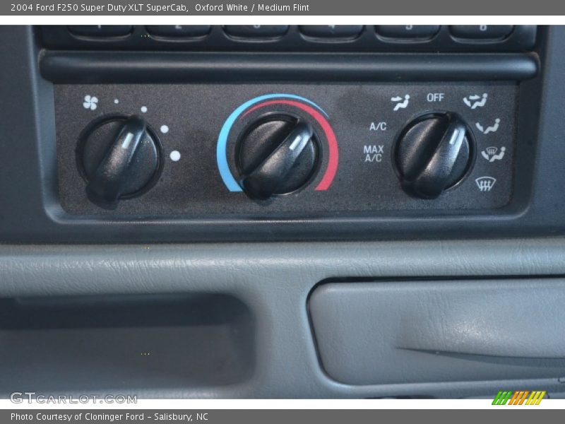 Controls of 2004 F250 Super Duty XLT SuperCab