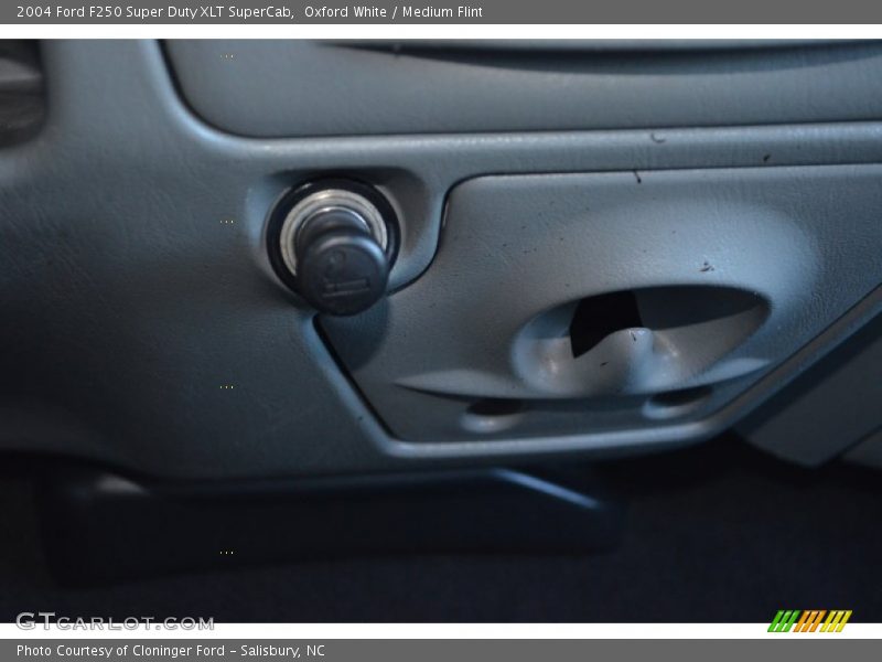 Oxford White / Medium Flint 2004 Ford F250 Super Duty XLT SuperCab
