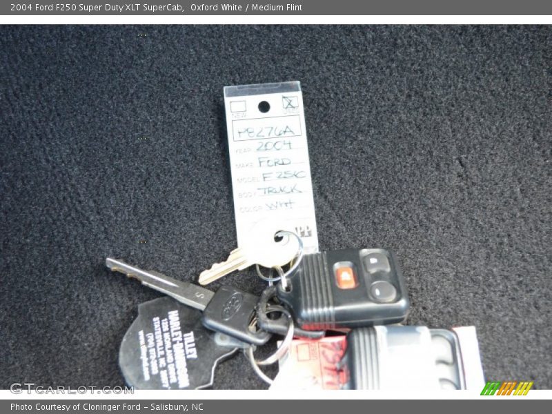 Oxford White / Medium Flint 2004 Ford F250 Super Duty XLT SuperCab