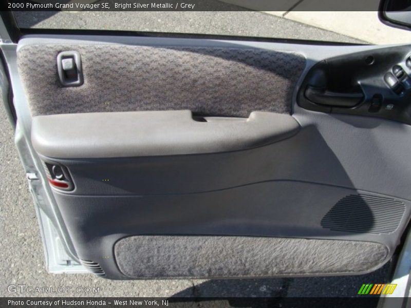 Bright Silver Metallic / Grey 2000 Plymouth Grand Voyager SE