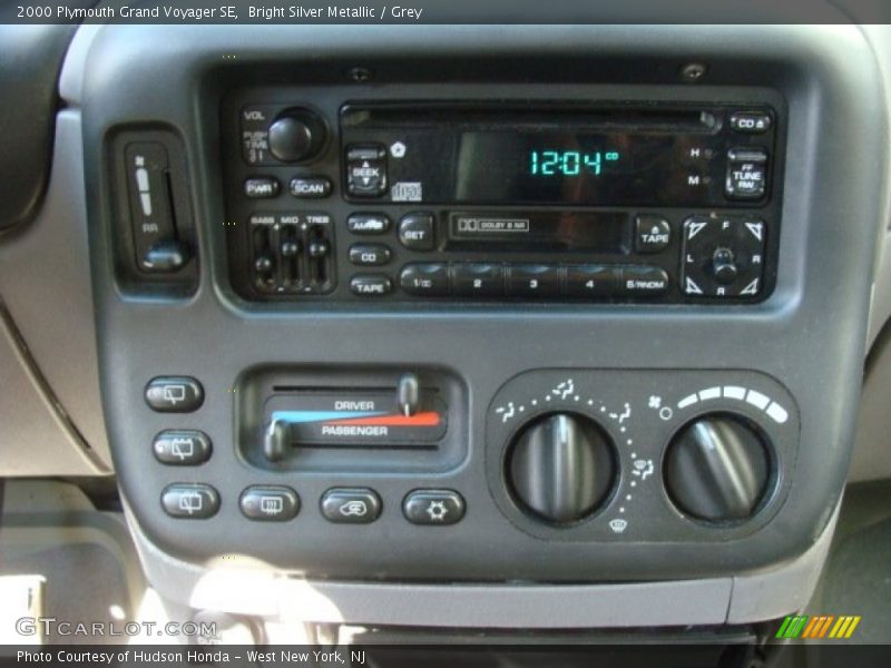 Bright Silver Metallic / Grey 2000 Plymouth Grand Voyager SE