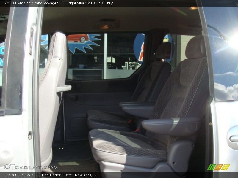 Bright Silver Metallic / Grey 2000 Plymouth Grand Voyager SE