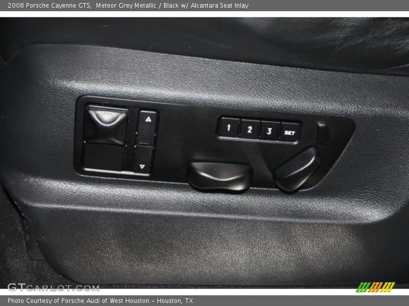 Controls of 2008 Cayenne GTS