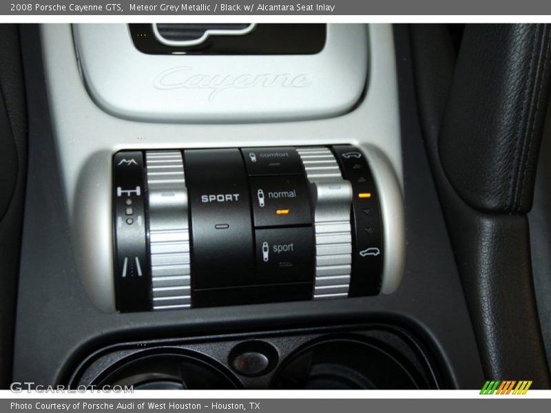 Controls of 2008 Cayenne GTS