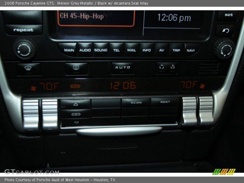 Controls of 2008 Cayenne GTS