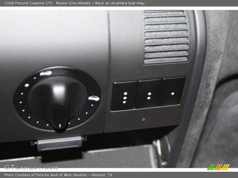 Controls of 2008 Cayenne GTS