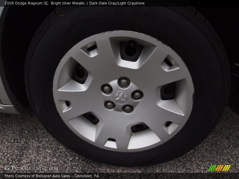 Bright Silver Metallic / Dark Slate Gray/Light Graystone 2006 Dodge Magnum SE