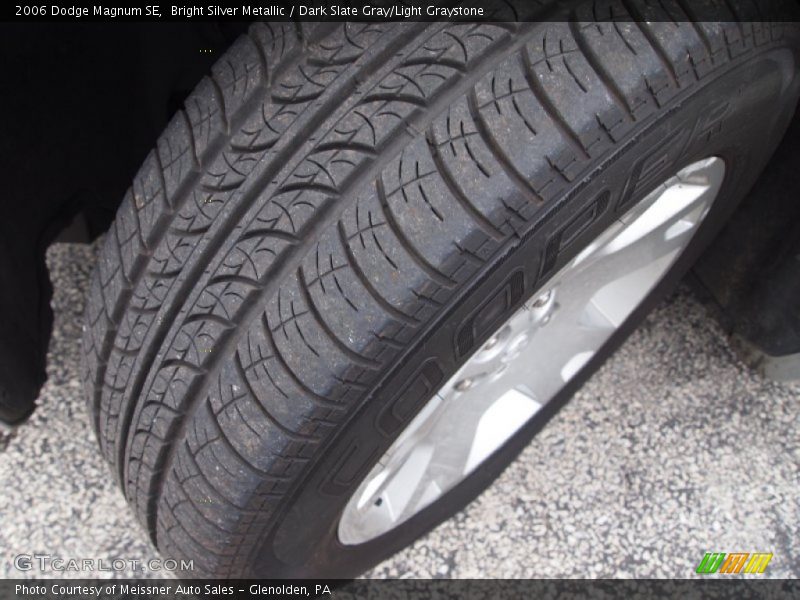 Bright Silver Metallic / Dark Slate Gray/Light Graystone 2006 Dodge Magnum SE