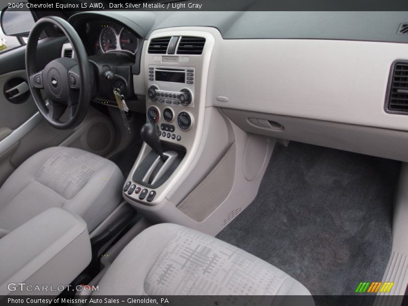 Dashboard of 2005 Equinox LS AWD