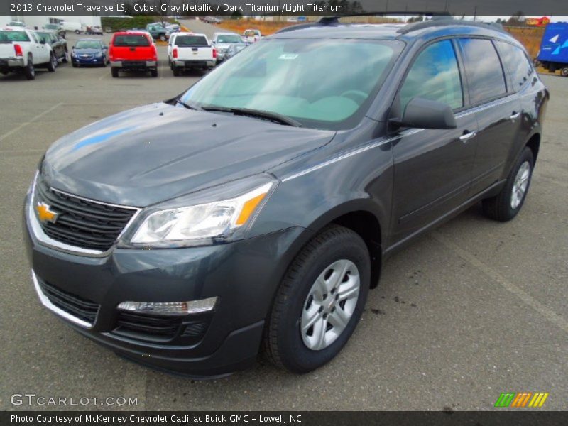 Front 3/4 View of 2013 Traverse LS