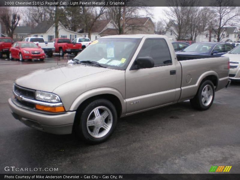 Front 3/4 View of 2000 S10 LS Regular Cab