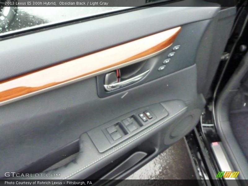 Obsidian Black / Light Gray 2013 Lexus ES 300h Hybrid