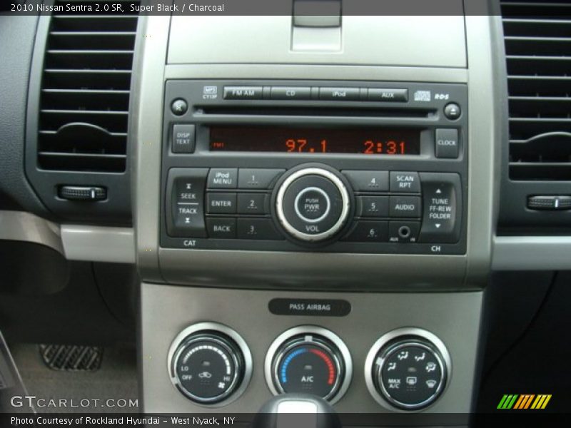 Super Black / Charcoal 2010 Nissan Sentra 2.0 SR