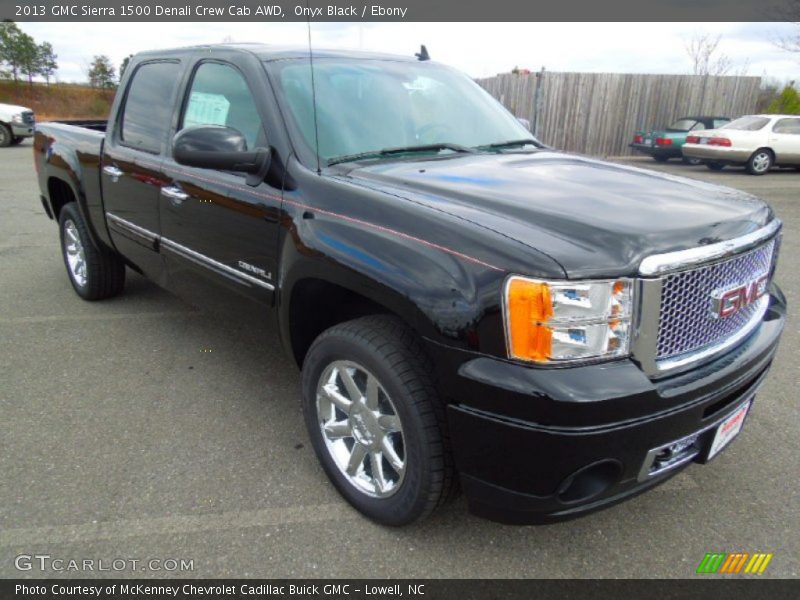 Front 3/4 View of 2013 Sierra 1500 Denali Crew Cab AWD