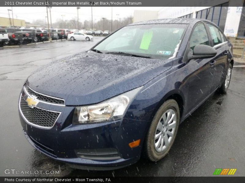 Front 3/4 View of 2011 Cruze LS