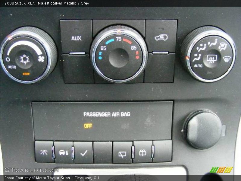 Majestic Silver Metallic / Grey 2008 Suzuki XL7