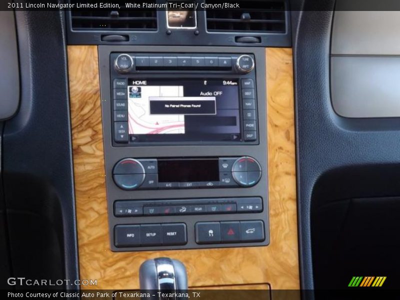 Controls of 2011 Navigator Limited Edition