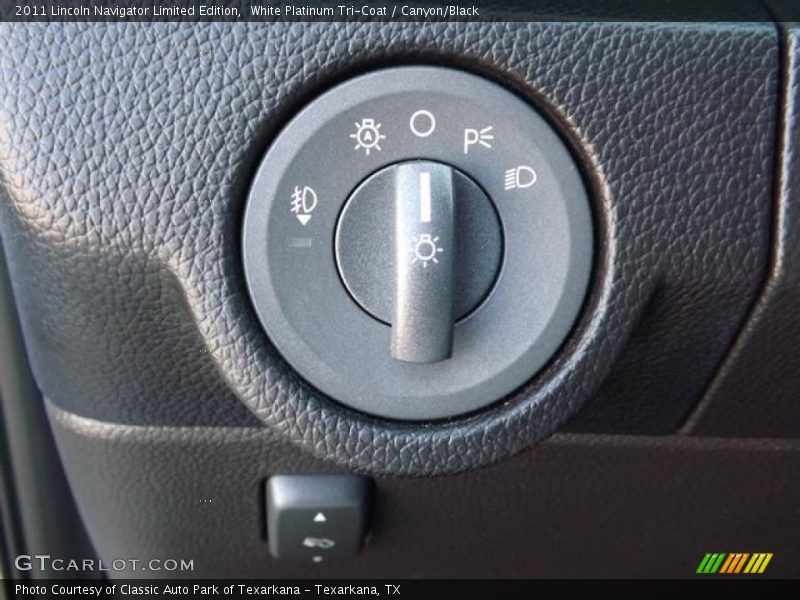 Controls of 2011 Navigator Limited Edition
