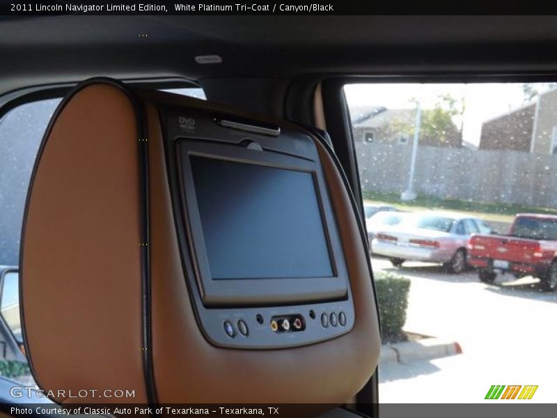 Entertainment System of 2011 Navigator Limited Edition